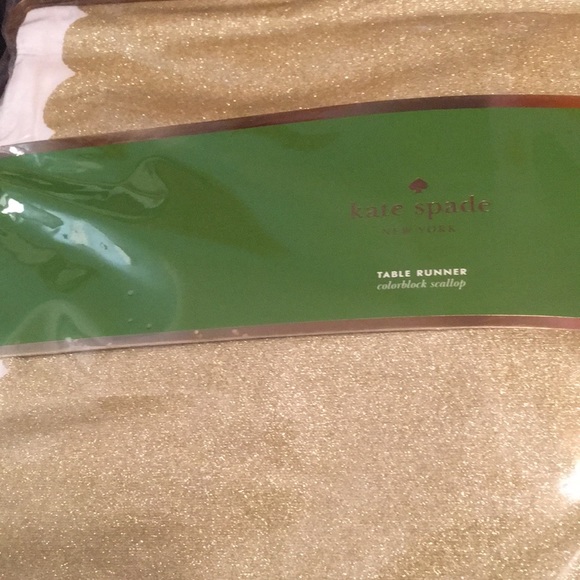 Kate Spade Christmas Gold Scallop Table Runner - Picture 2 of 5